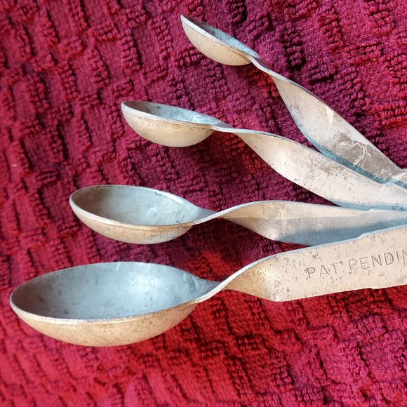 Vintage Measuring Spoons Set - Picture 2 of 14
